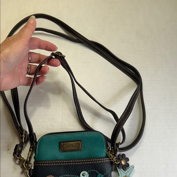 CHALA VEGAN GREEN/BLACK SEA TURTLES CONVERTIBLE POUCH CROSSBODY HANDBAG - Picture 4 of 16